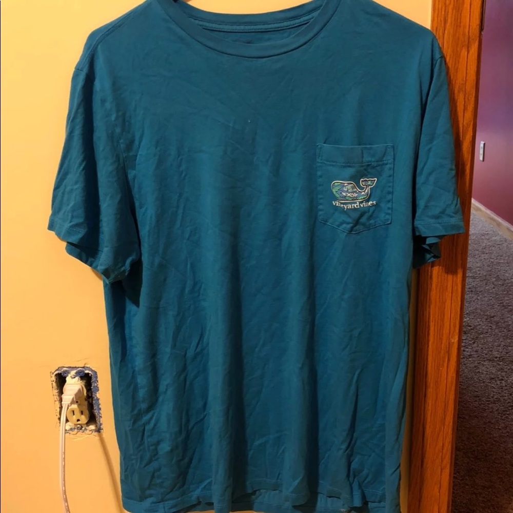 Vineyard vines t-shirt
